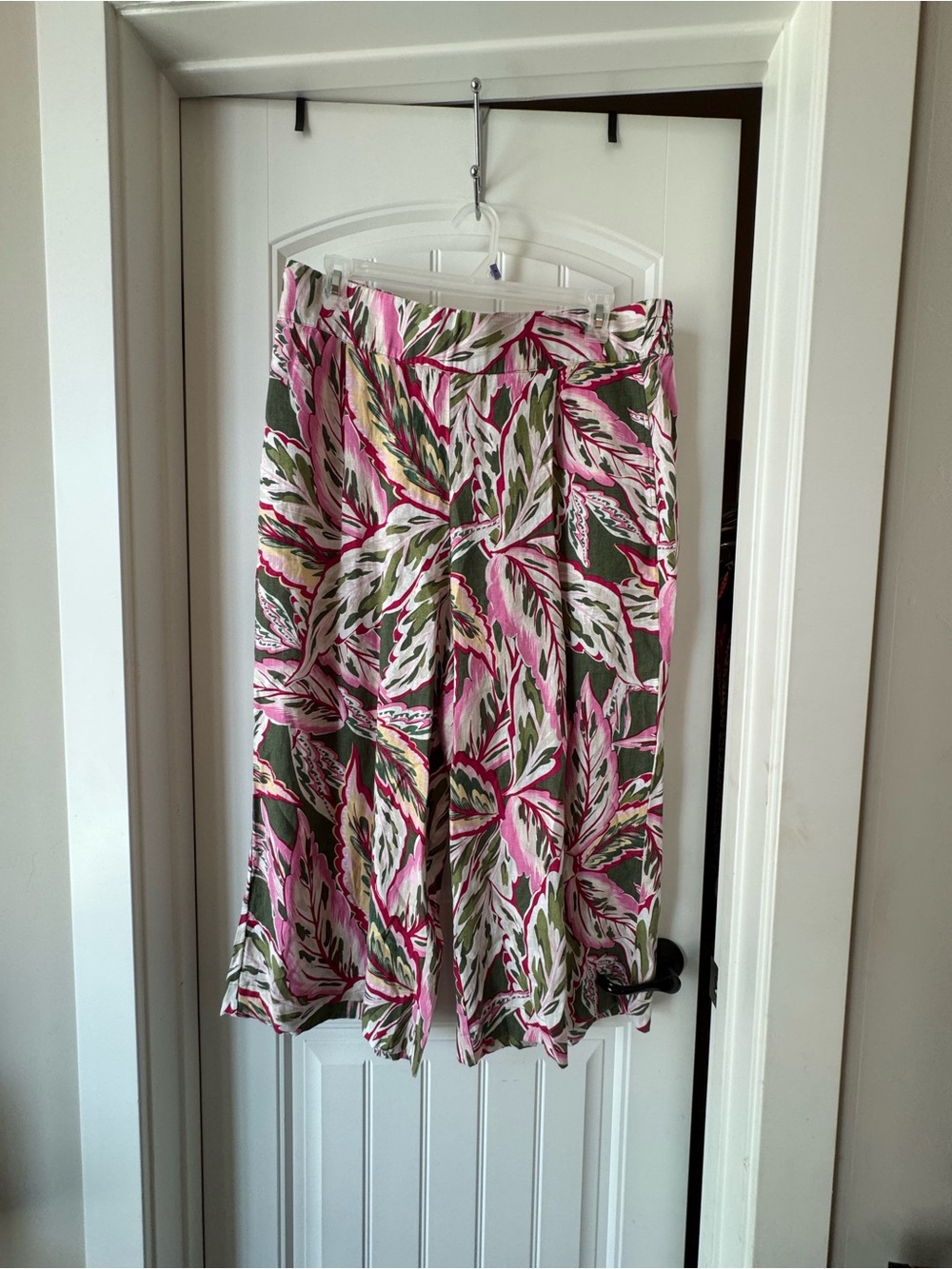 loft Pink & Green Leaf-Print linen wide leg pants